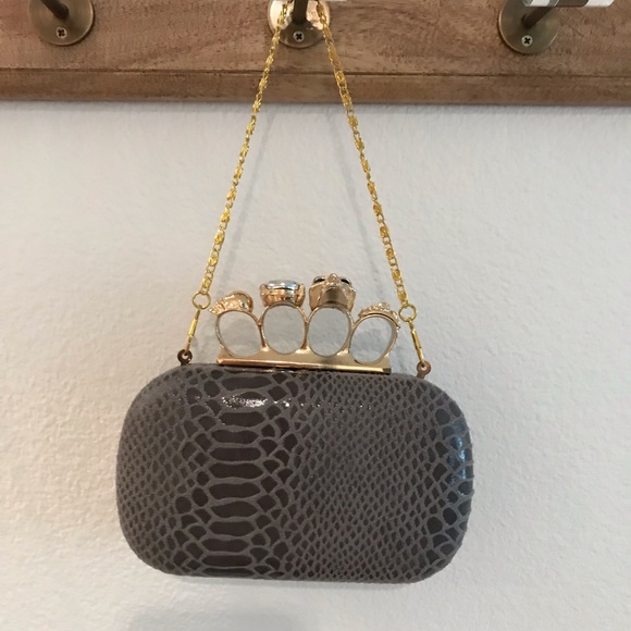 COPY - Skull Finger Wristlet - Picture 4 of 8